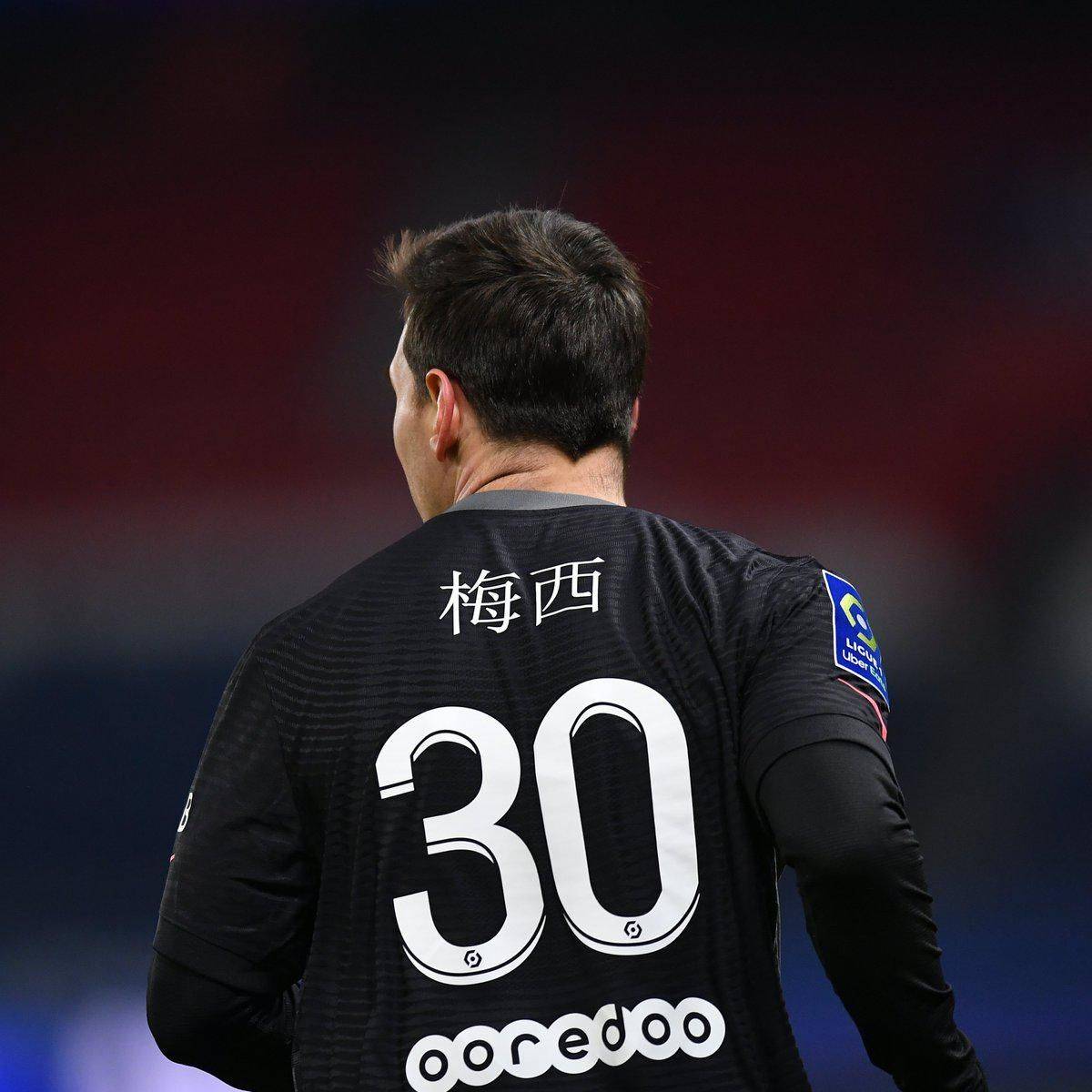 引起了球